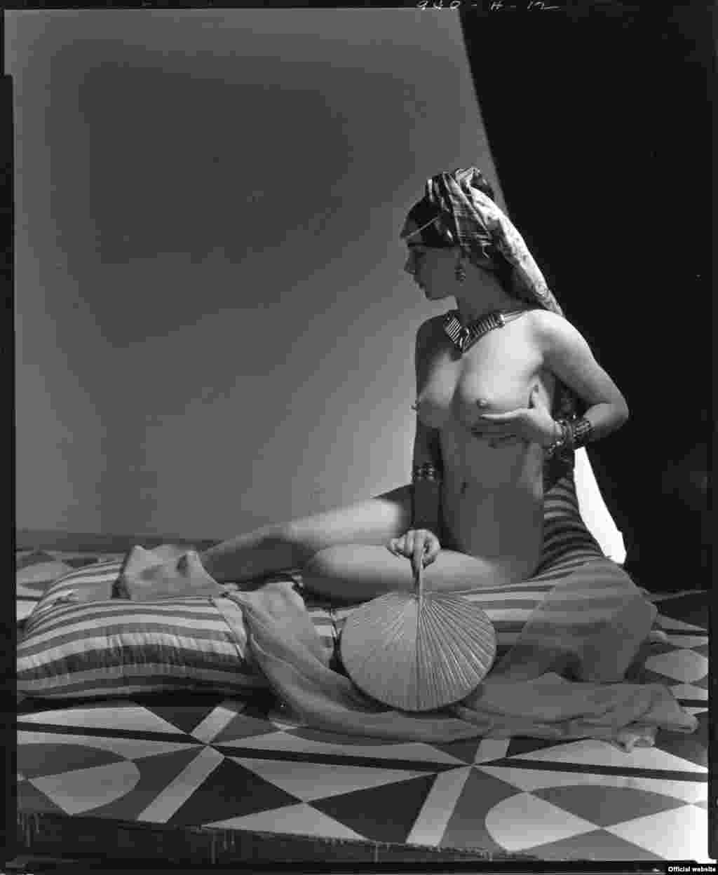 Din colecțiile muzeului: Horst P Horst, New York: Odalisque, 1948. &nbsp;