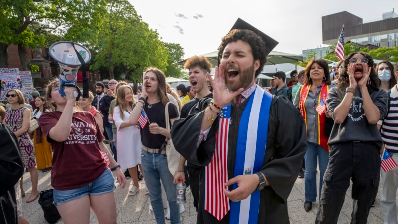 Trump vrea să scurteze valabilitatea vizei studențești. La început de an școlar, o nouă lovitură pentru universitățile americane