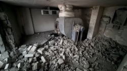 Последствия попадания обломков дрона в 15-этажный дом в Киеве в ночь на четверг