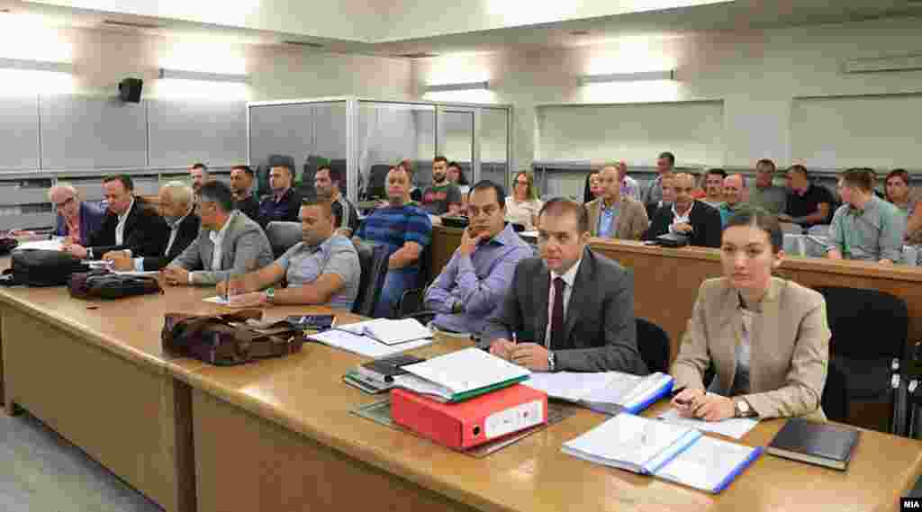 МАКЕДОНИЈА - Во Кривичниот суд во Скопје, со сослушување на обвинетите Ивица Анчевски и Петар Милошевски, денеска продолжи судењето за случајот Тортура, кое се однесува на апсењето на поранешниот министер за внатрешни работи Љубе Бошкоски. Тие рекоа дека Бошкоски испровоцирал.