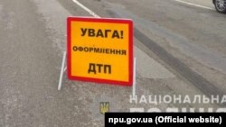 Наразі патрульні організовують рух зустрічною смугою до усунення перешкоди