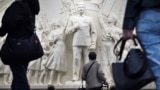 Барьельеф в переходе между станциями "Таганская". Москва, 15 мая 2025 года