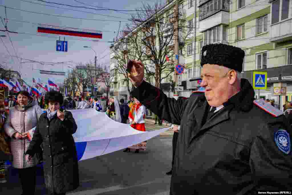 В Крыму было создано и свое казачье войско, бойцы которого также приняли участие в шествии