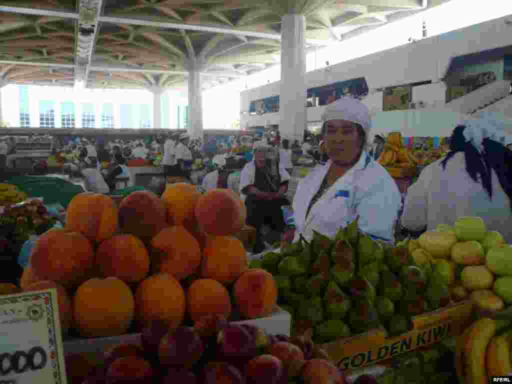 Güneşiň şöhlesine baý topragyň önümleri