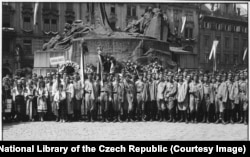 Ukrainians on Prague’s Old Town Square in the 1920s