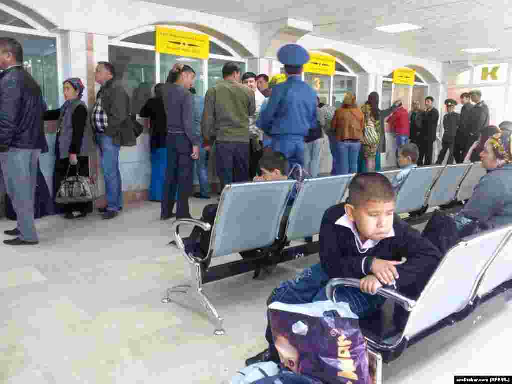 T&uuml;rkmenabadyň u&ccedil;ar kassasy