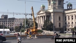 Betonske prepreke pred zgradom Skupštine Srbije, avgust 2025.