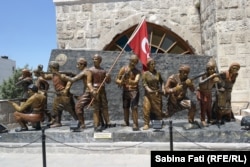 Monument pentru eroii turci căzuți în luptele cu francezii, Gaziantep, Turcia, 30 iulie 2021.