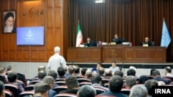 یکی از جلسات دادگاه «چای دبش» در سال ۱۴۰۳