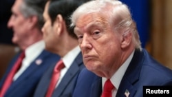 Документ дозволяє запроваджувати додаткові мита на товари з країн, які продають чи іншим чином поставляють нафту на Кубу