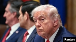 Американскиот претседател Доналд Трамп на состанок на кабинетот во Белата куќа, Вашингтон, 29 јануари.