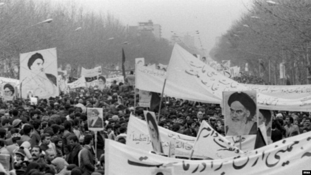 «Şah devriləndə onu dini rejim əvəzlədi» 