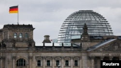 Таке регулювання є необхідним, оскільки конституція Німеччини встановлює вузькі обмеження на внутрішнє розгортання збройних сил країни в мирний час, повідомляє dpa