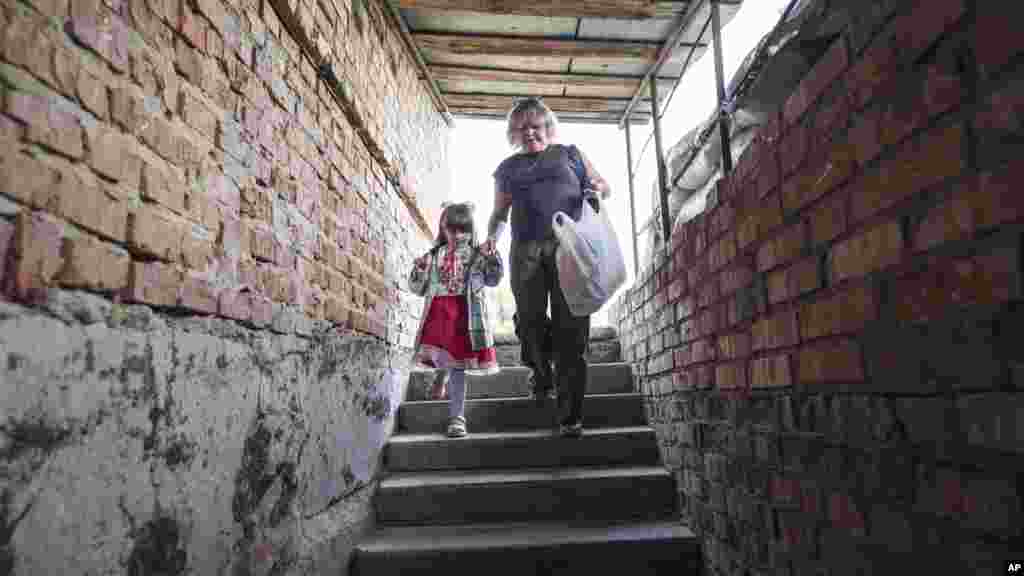 Korábban a légiriadó néha 20 órán keresztül tartott, ami teljesen megbénította az oktatást, ezért az egyetlen lehetőség az volt, hogy megfelelő búvóhelyre költöztetik át ideiglenesen az iskolát