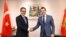 Vicepremijer Aleksa Bečić (desno) sa ambasadorom Turske u Podgorici Barišom Kalkavanom, novembar 2023.