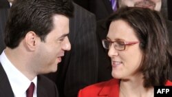 Ministri i Brendshëm i Shqipërisë, Lulëzim Basha, takon komisionaren e BE-së për çështje të brendshme, Sesilia Malmstrom. Bruksel, 8 nëntor 2010.  