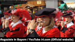 Bavariya. Fleyta çalanlar.