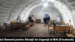 Tabără mobilă, instalată de autoritățile moldovene la punctul de trecere a frontierei Palanca, pe 18 decembrie 2025