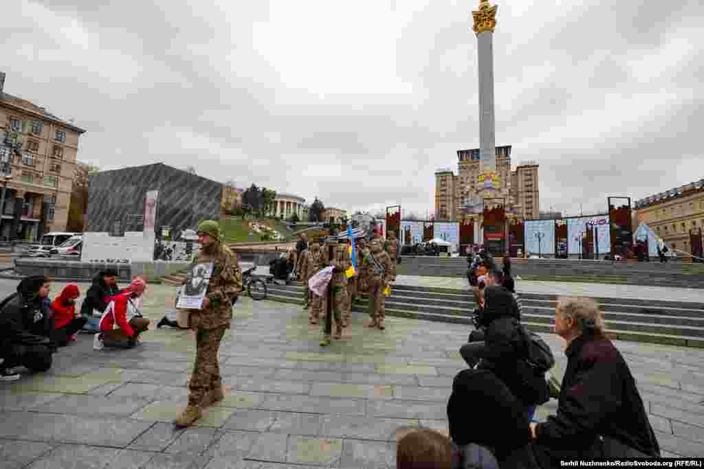 Прощання з загиблим Андрієм &laquo;Воробєєм&raquo; Романюком на Майдані Незалежності у Києві