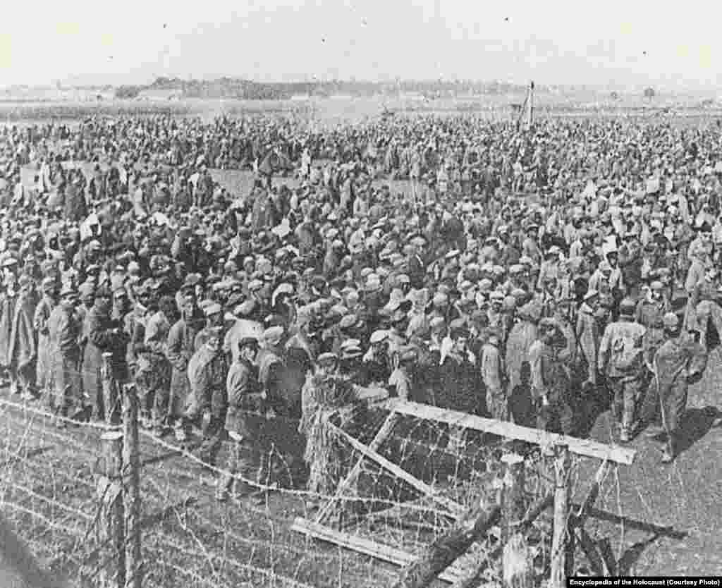 Poljska - Preživjeli iz koncentracionog logora Majdanek, juli 1944. 