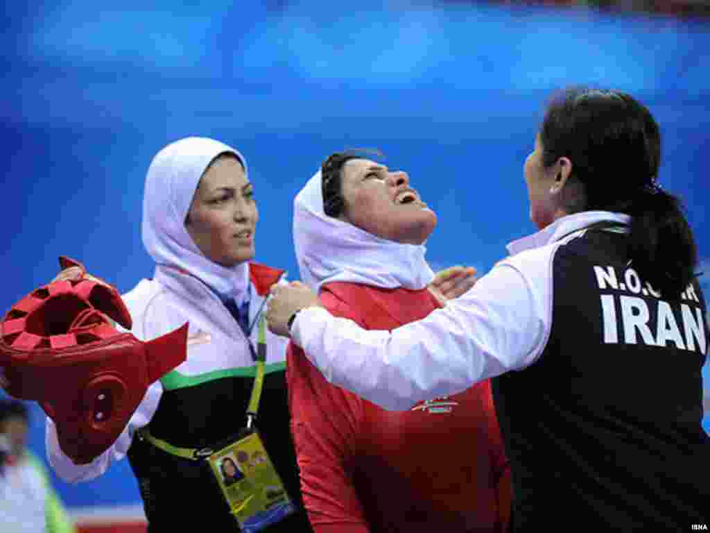 خدیجه آزادپور، بانوی سانداکار ۶۰ کيلويی ايران، سومين مدال طلای کاروان ايران را به گردن آويخت. - گوانگژو، چین