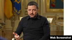 Украина басшысы Владимир Зеленский ақпарат құралдарына сұхбат беріп отыр. Қазан айы, 2026 жыл. 