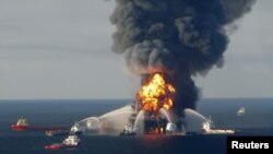 Архівне фото: пожежа на нафтовидобувній платформі Deepwater Horizon, 21 квітня 2010 року