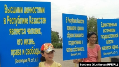 Әдемі, қатыгез секс Анасы ұлының жыныстық қатынасқа түскенін ұстап алған