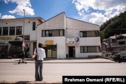 Disa institucione në fshatin Reçan.