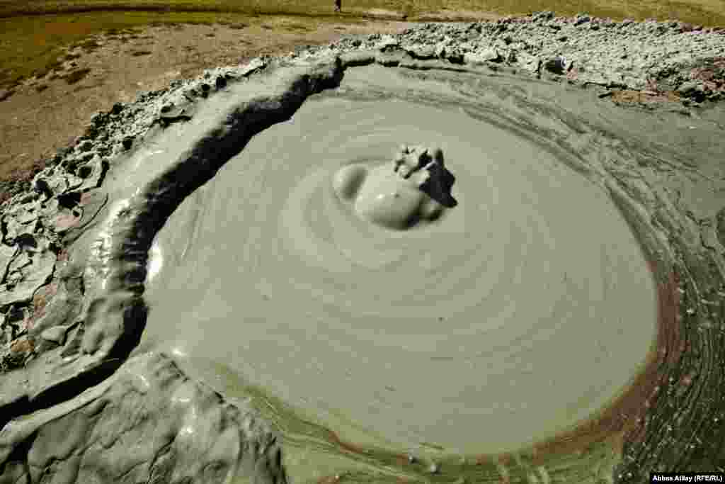 The village is known for mud volcanoes nearby, which have been formed by geothermal springs erupting to the surface.