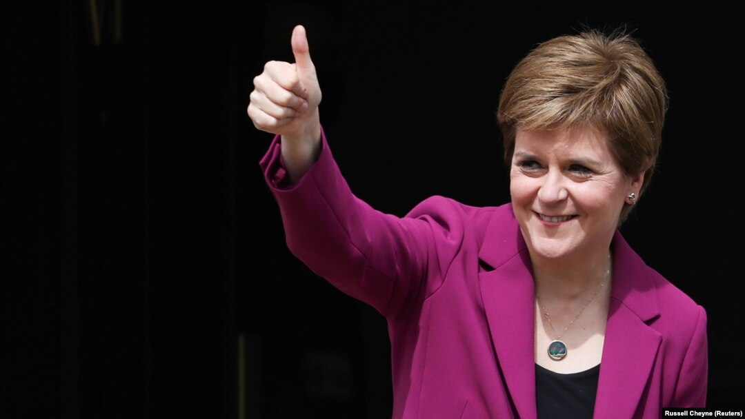 Nicola Sturgeon pleacă de la conducerea guvernului scoțian după opt ani.