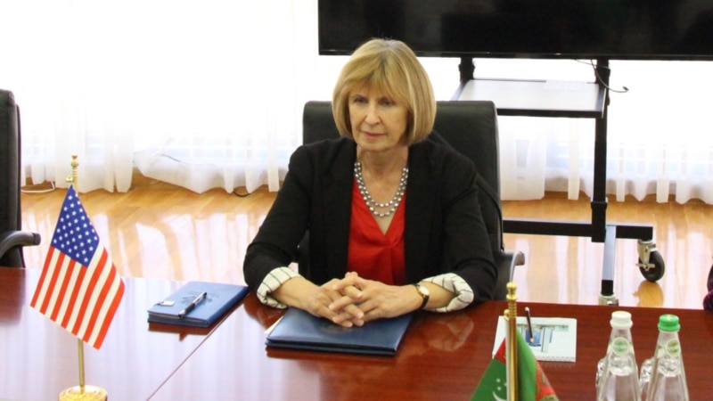 ABŞ-nyň Türkmenistandaky ilçisi Elizabet Rud diplomatik missiýasyny tamamlaýar