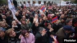 Armenia - Supporters of billionaire and opposition leader Samvel Karapetian rally in Yerevan, April 11, 2026.