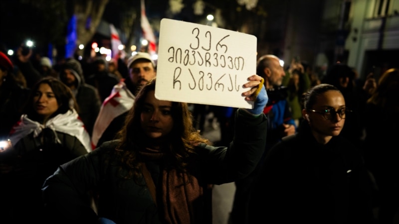 ყაველაშვილმა ხელი მოაწერა გამოხატვის თავისუფლების შემზღუდავ მორიგ ცვლილებას - ამჯერად ტროტუარზე აქციების შესახებ