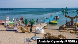 «Солярис», «Горький» та інші: пляжі Євпаторії в розпал «оксамитового» сезону (фотогалерея)