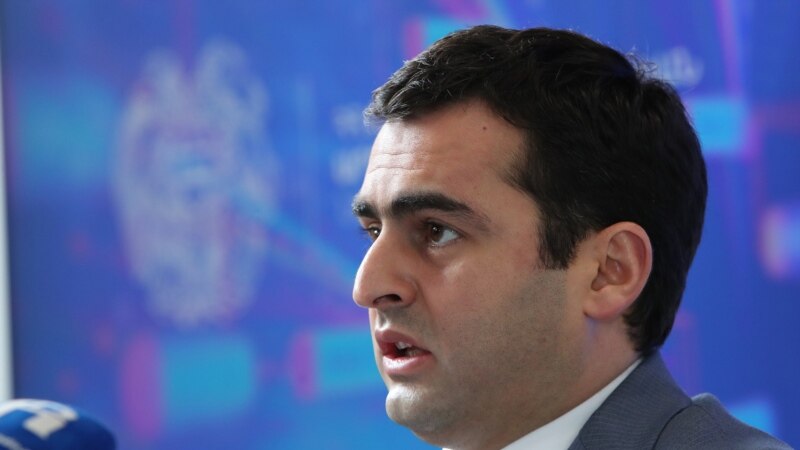 Министр в Армении ушел в отставку после нападения на журналиста в кафе. ВИДЕО
