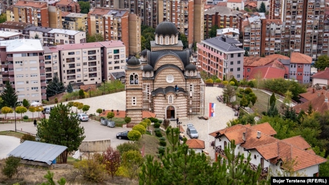 Mitrovica e Veriut.