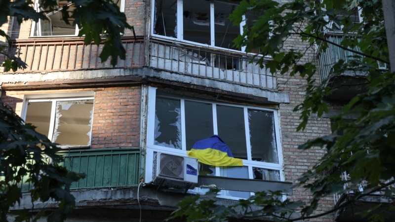 Поліція: у Києві затримали чоловіка, який після атаки РФ обкрадав пошкоджені квартири на Подолі