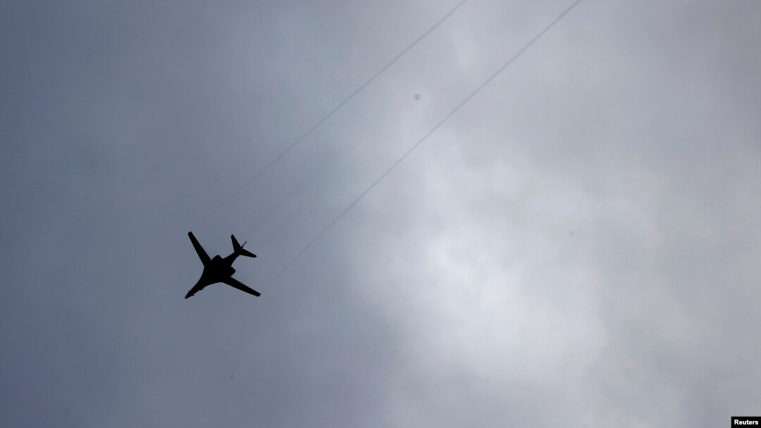 Syria -- An unidentified airplane flies over the Syrian town of Kobani, October 23, 2014