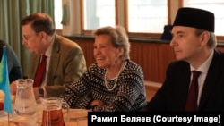 Рамил Беляев (уңда), Финляндия Ислам җәмгыяте рәисәсе Гөлтән Бәдретдин һәм шәрәфле рәис Атик Али