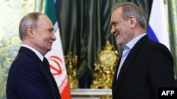 Владимир Путин с президентом Ирана Пезешкианом
