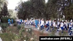 د ترکمنستان یو شمېر زده کوونکي