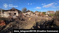 За даними рятувальників, у результаті удару зруйнований приватний житловий будинок, також вибуховою хвилею пошкоджені сусідні будівлі