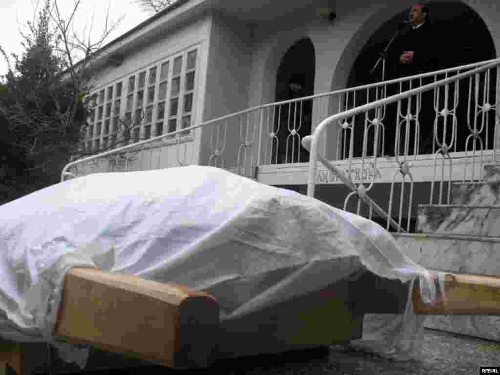 Дар маросими ташйеъи ҷаноза