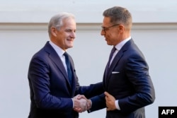 Президент Фінляндії Александр Стубб (п) і прем’єр-міністр Норвегії Йонас Гар Стьоре