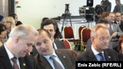 Ravnatelj USKOK-a Dinko Cvitan, ministar pravosuđa Orsat Miljenić i šef delegacije EU u RH Paul Vandoren na skupu o korupciji i medijima, 24. siječanj 2012.