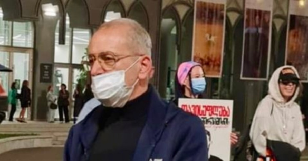 4 ოქტომბრის საქმეზე დაკავებული 64 წლის კაცის შვილი ამბობს, რომ მამამისმა ცალი თვალიდან მხედველობა დაკარგა