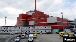Загальний вигляд недобудованого ядерного реактора на острові Олкілуото