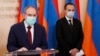 Armenia -- Prime Minister Nikol Pashinian (L) and Health Minister Arsen Torosian at a coronavirus-related news briefing, Yerevan, May 28, 2020.