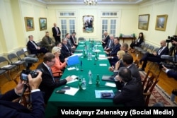 Presidenti i Ukrainës, Volodymyr Zelensky, takon liderët kryesorë evropianë para takimit me presidentin amerikan, Donald Trump, në Uashington.